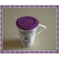 Caneca de porcelana com funil de silicone e tampa